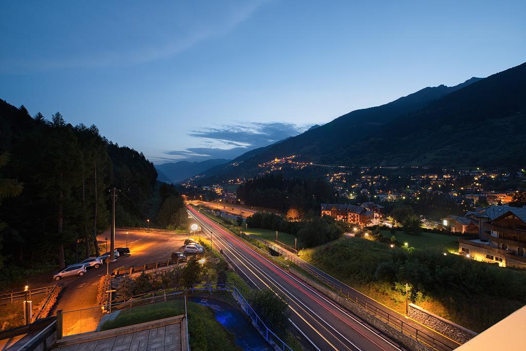 Residence Adamello Resort ポンテ・ディ・レーニョ エクステリア 写真
